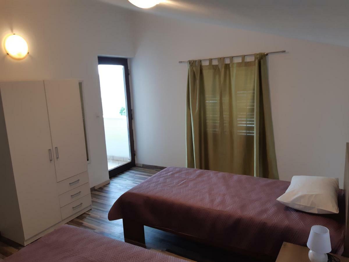 Apartments Vukelic Starigrad Paklenica Exterior foto